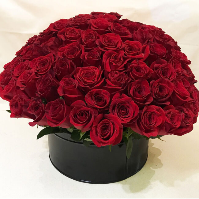 Caja con rosas por fuera (100 Rosas)